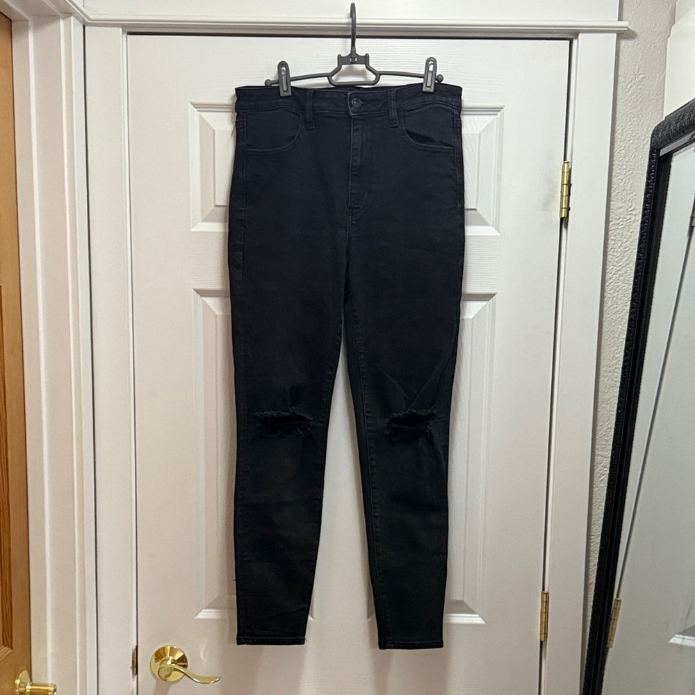 AMERICAN EAGLE WOMENS  SKINNY JEANS BLACK w Ripped knees 12 Regular